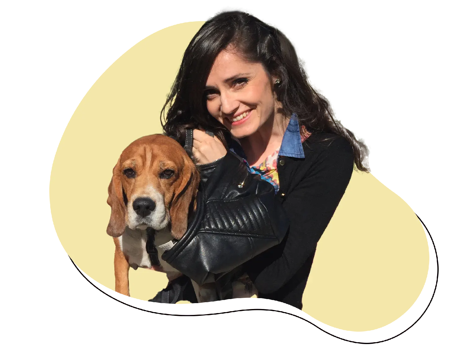Imagen de Marina y su perro Miko. Toda la imagen está recortada sobre una forma orgánica y parece que se vaya a salir de ella por el efecto.